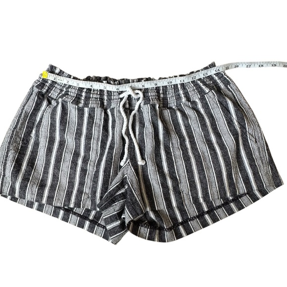 Roxy Beach Shorts. Striped Gray and White Excellent Condition! Pockets / XL. - Picture 3 of 7
